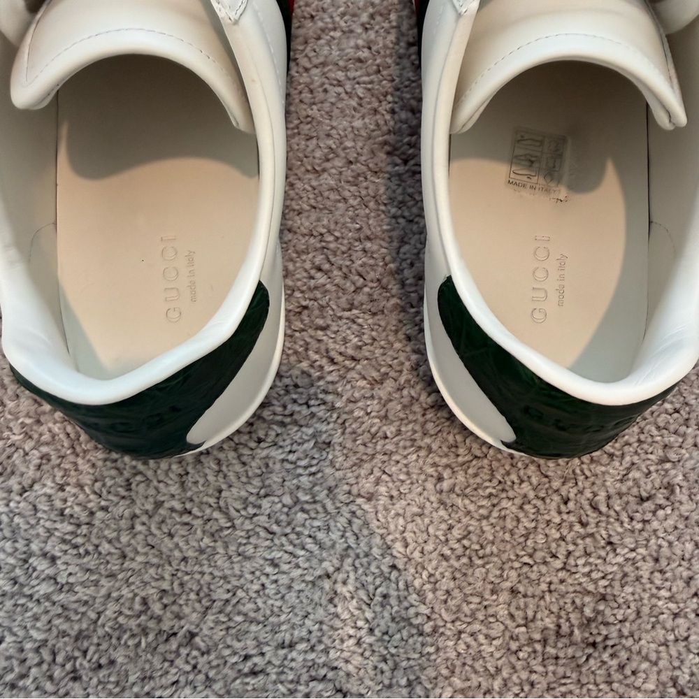 Gucci White Sneakers with Red and Green Accents - Picture 11 of 11